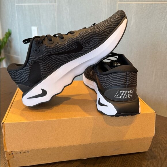 Men’s Nike Motiva - Picture 2 of 3